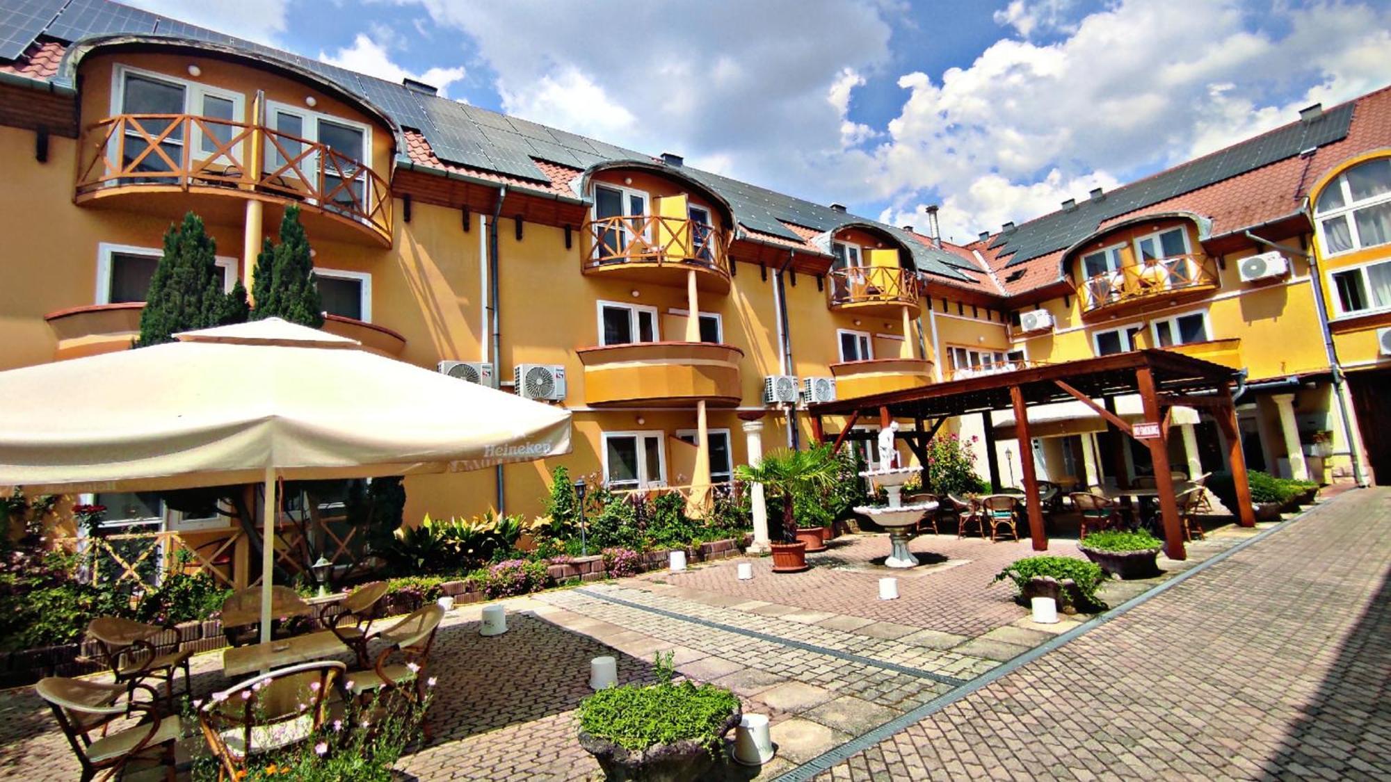 Atrium Hotel ฮอร์กานี ภายนอก รูปภาพ
